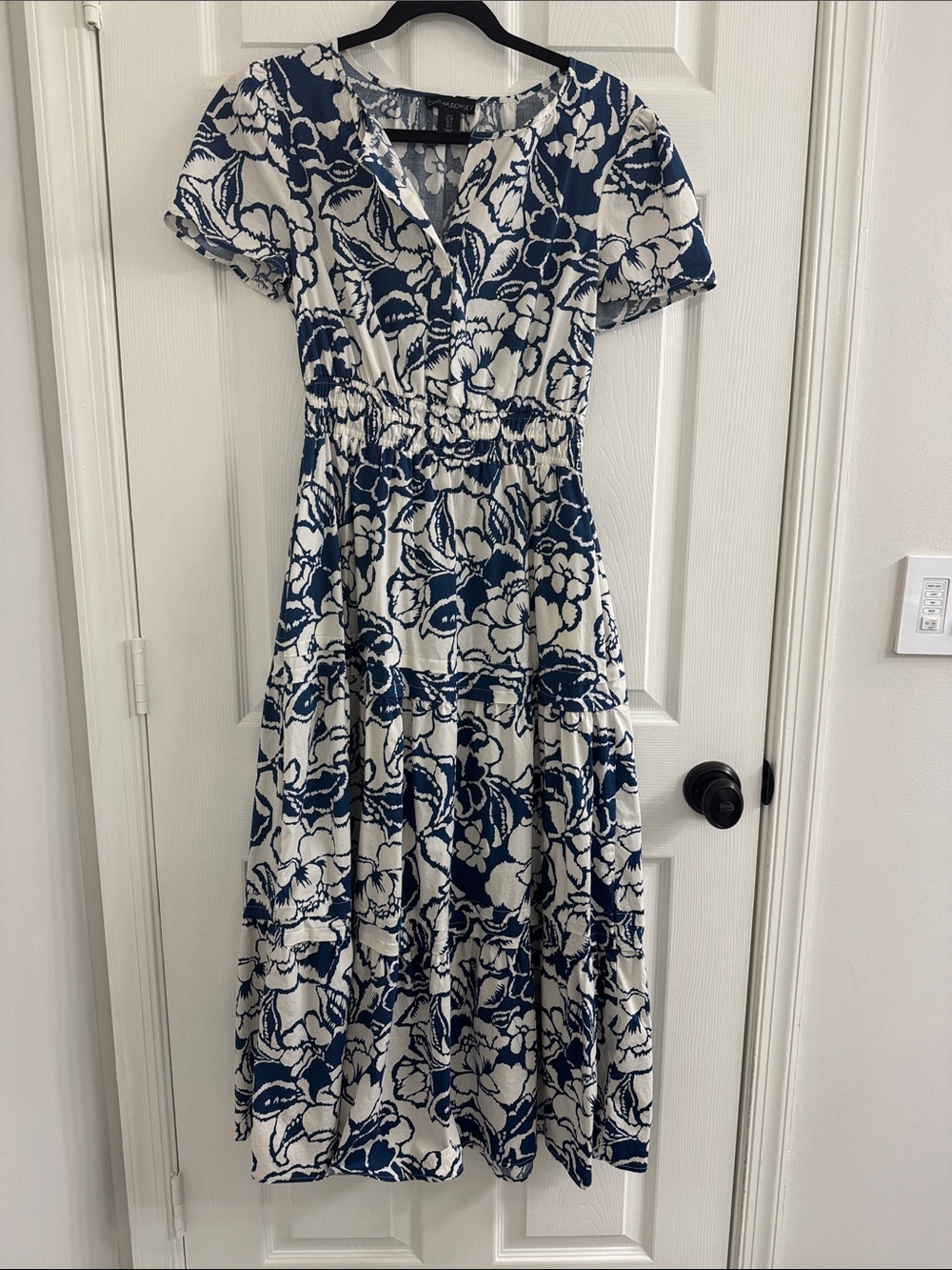 Blue and White Floral Tiered Midi Dress EUC—like new!